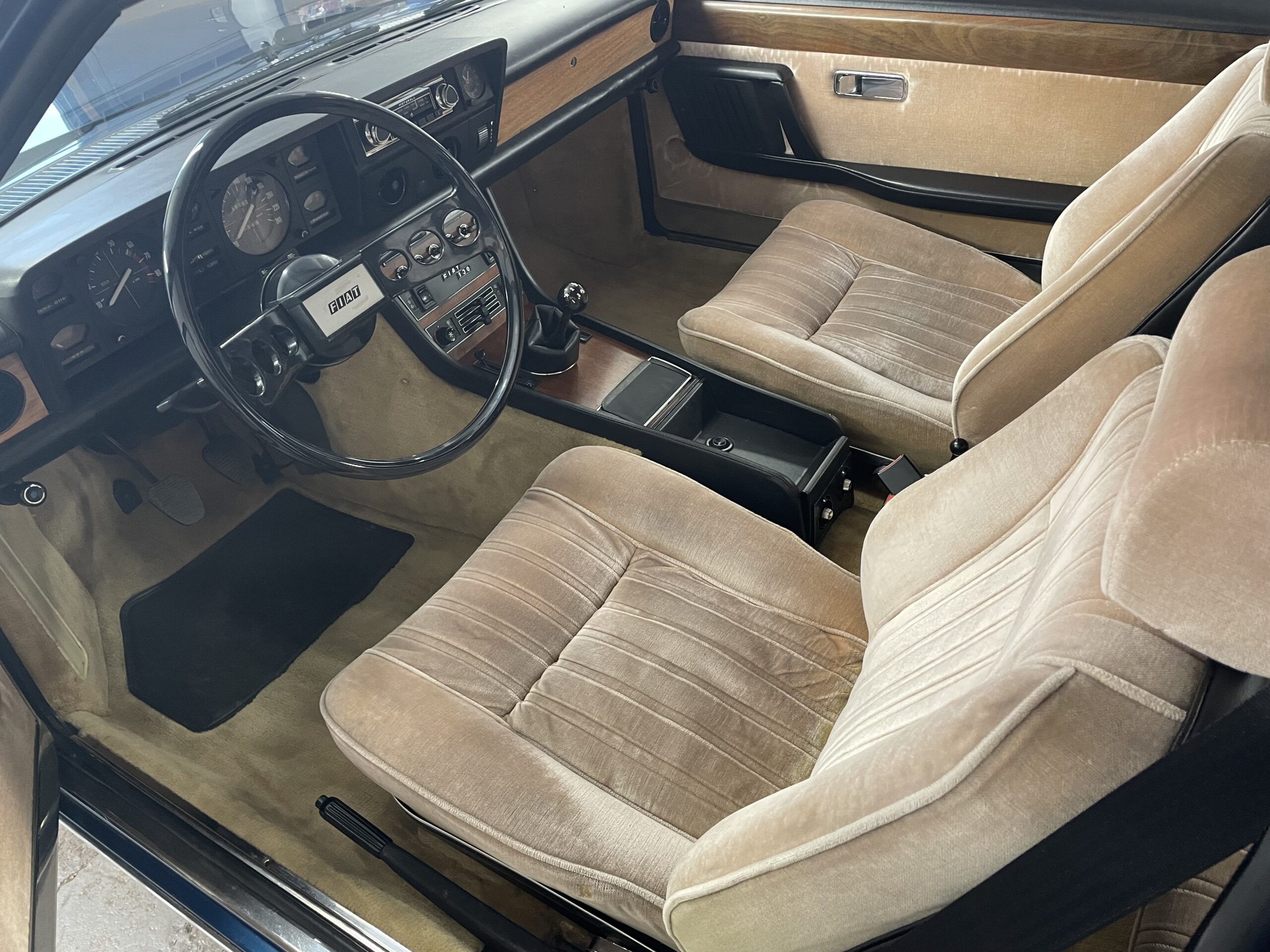 Fiat 130 Coupe 3200 Manual